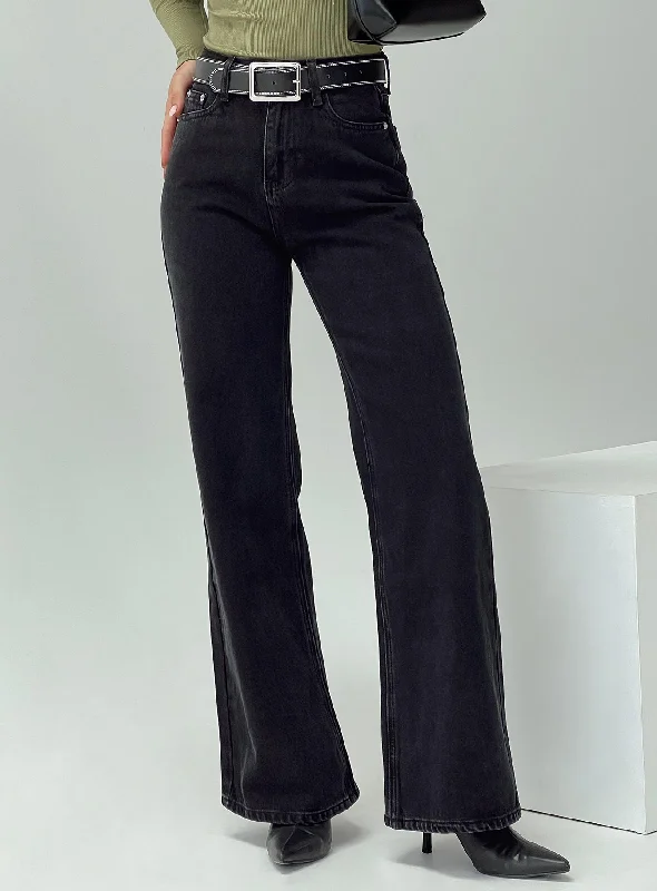 Chic Urban Fashion Look Maple Flare Jeans Washed Black