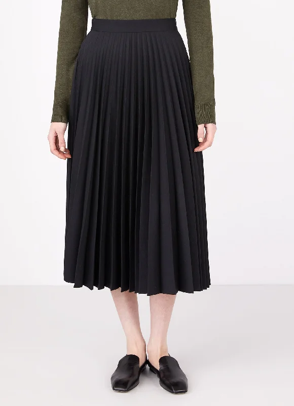 Comfort Meets Fashion Women's Pleated Skirt in Black