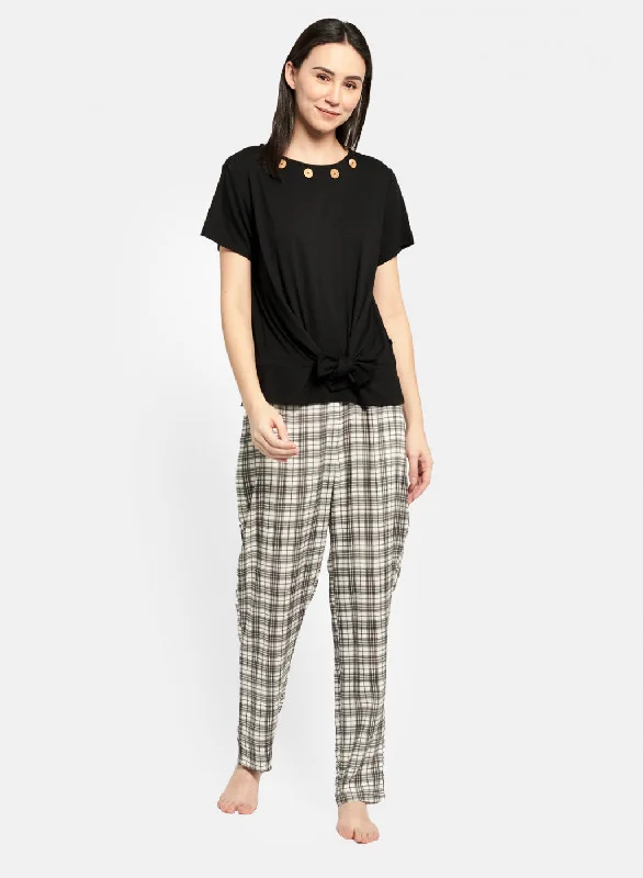Dive Into Trendy Styles Womens Black & Cream Plain Coordinate Set