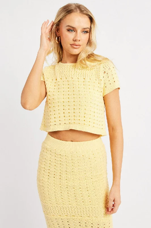 Trendy Women's Collection Yellow Knit Top Short Sleeve Crew Neck