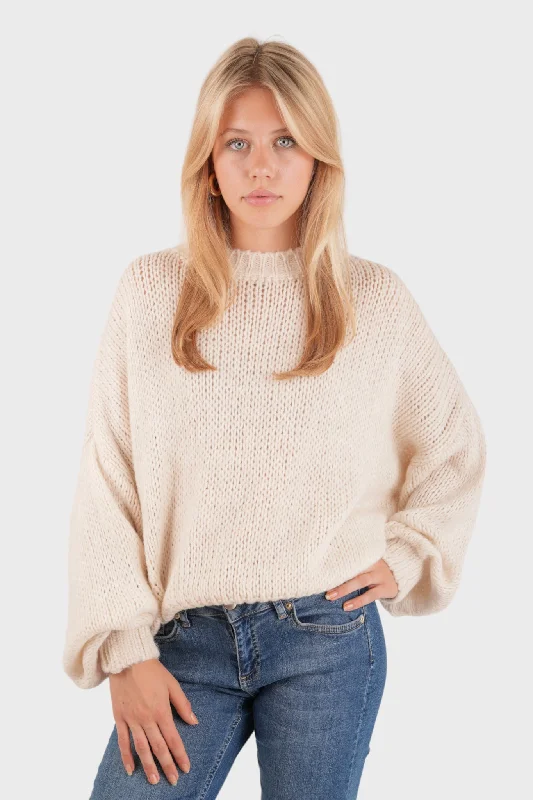 Flowing Silhouette "Keep me warm" sweater beige