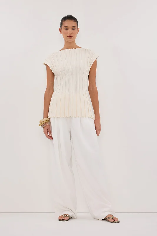 Statement Piece LOE CREAM SLEEVELESS KNIT TOP