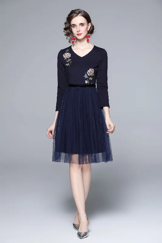 Seasonal Trend Navy Day A-line V-neck 3/4 Sleeves Knee Dress