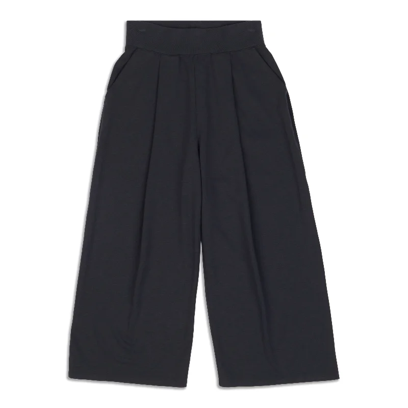 Flowing Silhouette Can You Feel The Pleat Crop - Resale