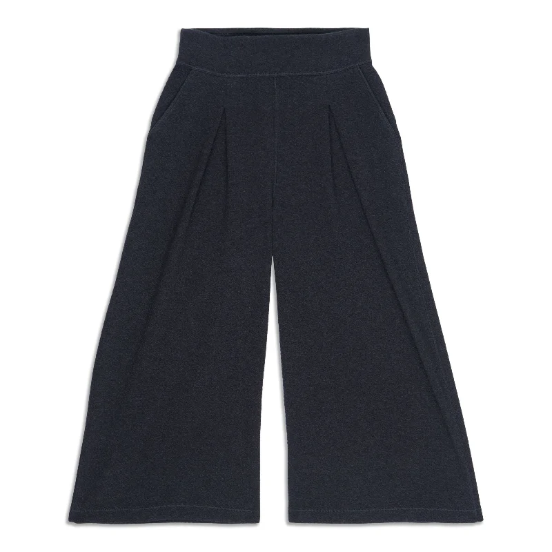 Mid - Week Surprise Can You Feel The Pleat Crop - Resale